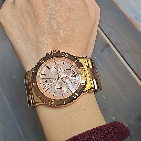 Michael Kors Rose Gold Watch - Picture 7 of 9